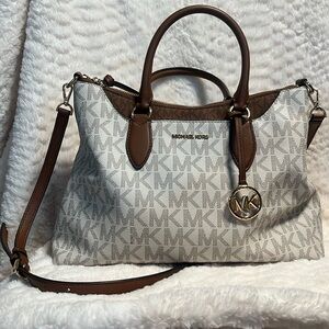 Michael Kors Austen Medium Bag Like new